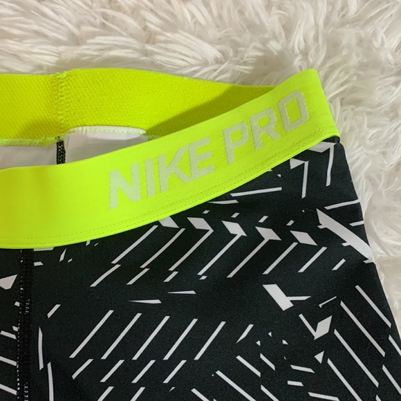 Nike Pro Black, White & Neon Green Geometric Print Cropped Leggings - Picture 4 of 8